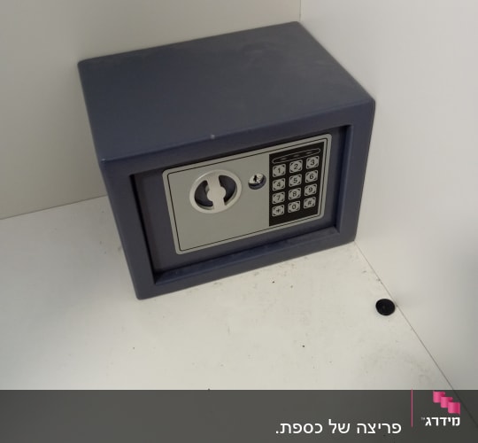 כספת עם לוח מקשים דיגיטלי